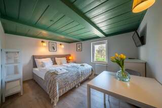 Отели типа «постель и завтрак» Dom w Domu Gajowka Двухместный номер с 1 кроватью или 2 отдельными кроватями, вид на сад-2