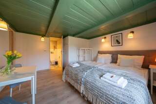Отели типа «постель и завтрак» Dom w Domu Gajowka Двухместный номер с 1 кроватью или 2 отдельными кроватями, вид на сад-4